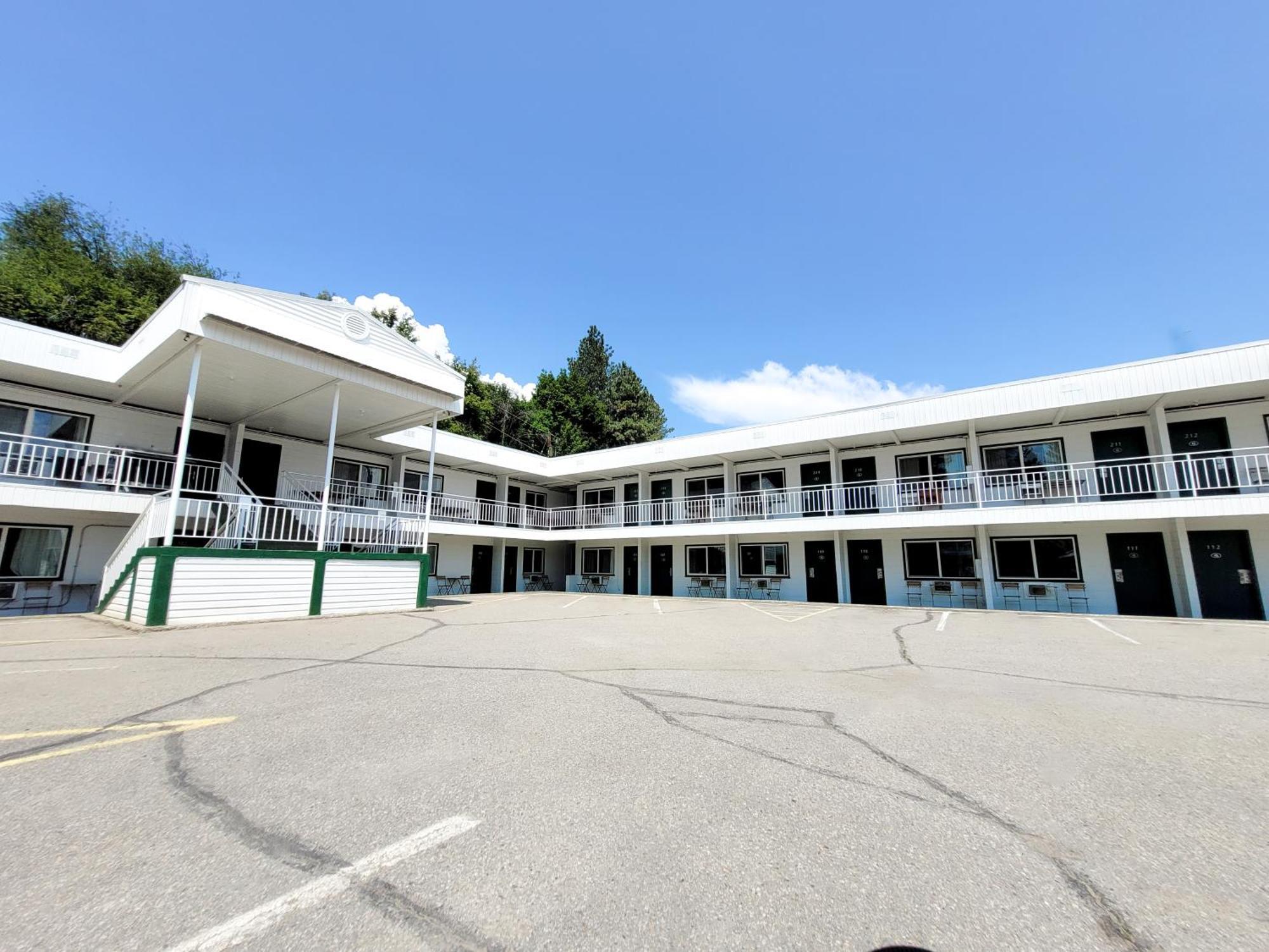 The Villager Inn Princeton Motel Exterior photo